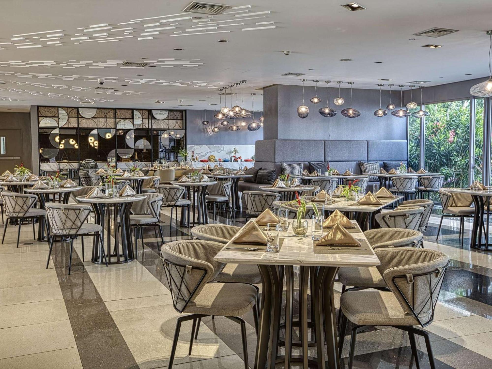 Novotel At Acqua By Hotel Manila